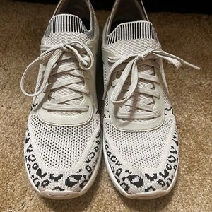 Skechers White and Black Athletic Shoes